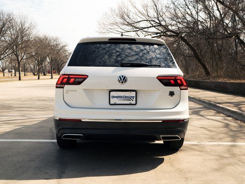 Used 2020 Volkswagen Tiguan SE w/ Panoramic Sunroof Package image 8