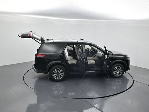 Used 2025 Nissan Pathfinder SL FWD image 48