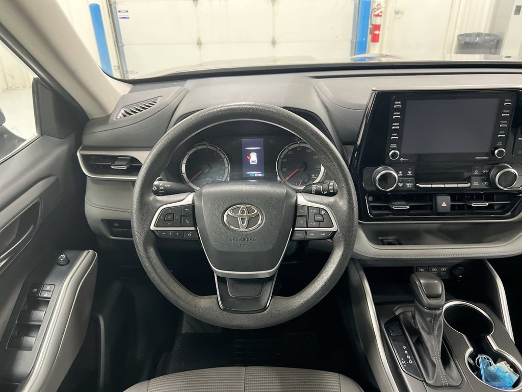 Used 2022 Toyota Highlander L FWD image 11