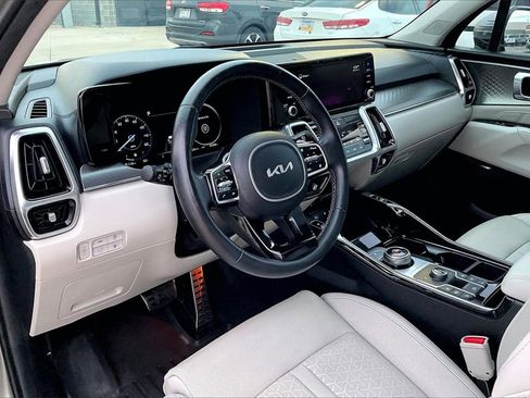 Certified 2022 Kia Sorento SX Prestige w/ Panoramic Sunroof Package image 14