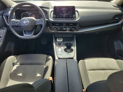 Used 2025 Nissan Rogue SV image 12