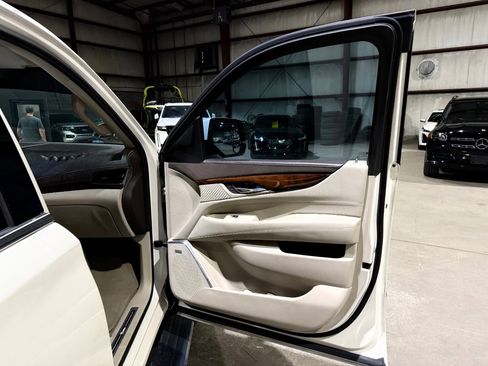 Used 2015 Cadillac Escalade Premium RWD image 25