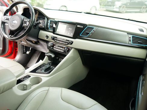 Used 2019 Kia Niro EX Premium w/ Sunroof Package image 18