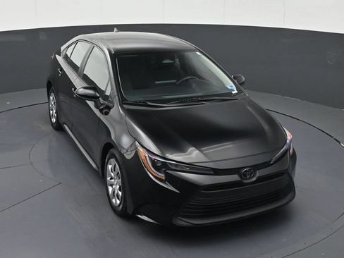 Used 2024 Toyota Corolla LE FWD image 27