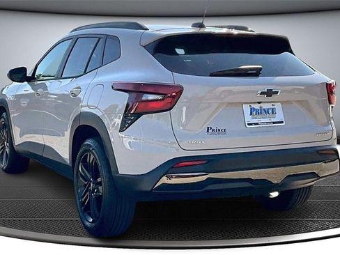 Used 2026 Chevrolet Trax ACTIV w/ Sunroof Package image 4