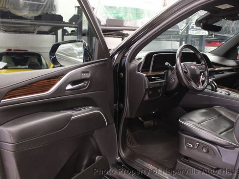 Used 2023 Cadillac Escalade ESV Premium Luxury AWD/4WD image 8