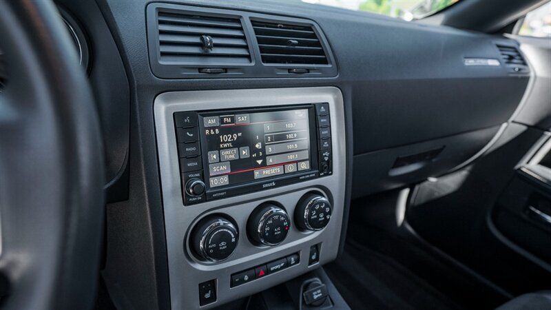 Used 2014 Dodge Challenger SRT8 w/ Harman/Kardon Audio Group RWD image 29