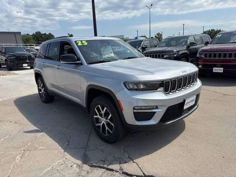 New 2025 Jeep Grand Cherokee Limited image 8