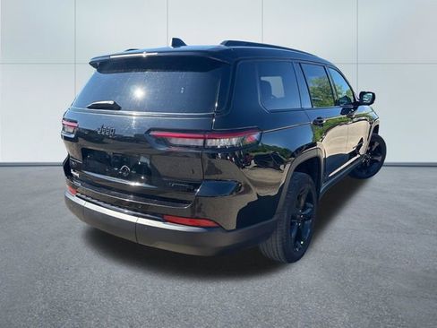 Used 2024 Jeep Grand Cherokee L Limited w/ Black Appearance Package AWD/4WD image 4