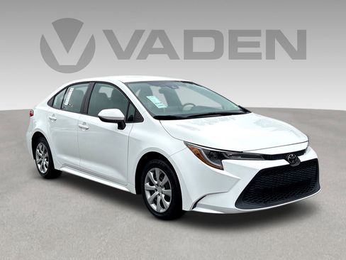 Used 2021 Toyota Corolla LE image 1