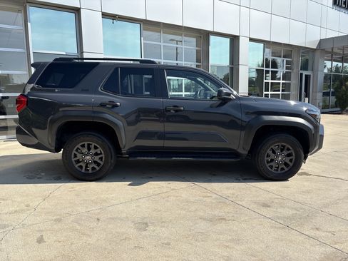 Used 2025 Toyota 4Runner SR5 AWD/4WD image 10