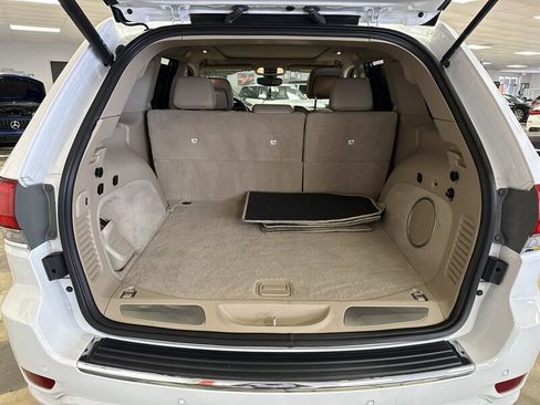 Used 2019 Jeep Grand Cherokee Overland RWD image 30