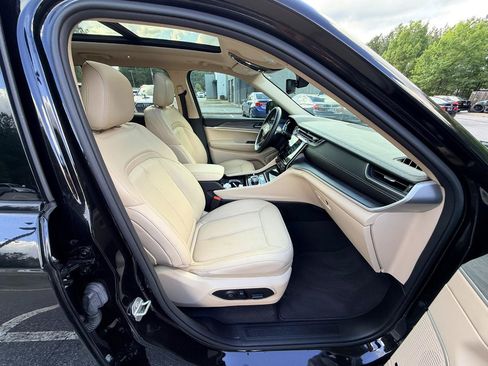 Used 2021 Jeep Grand Cherokee L Limited AWD/4WD image 17