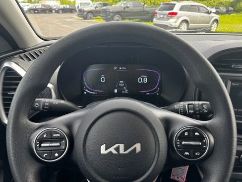 Used 2025 Kia Soul LX w/ LX Technology Package FWD image 22
