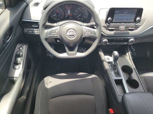 Used 2023 Nissan Altima 2.5 S FWD image 14