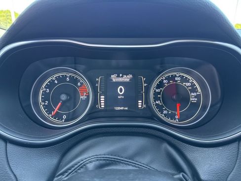 Used 2019 Jeep Cherokee Latitude Plus AWD/4WD image 19