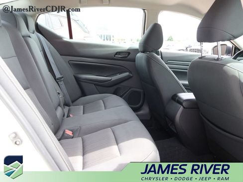 Used 2025 Nissan Altima 2.5 SV FWD image 12