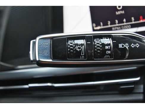 Used 2025 Cadillac Escalade Premium Luxury AWD/4WD image 18