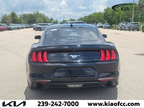 Used 2022 Ford Mustang Premium RWD image 5