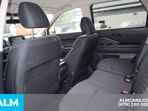 Used 2025 Nissan Pathfinder SV image 18