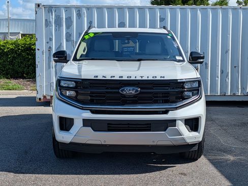 Certified 2025 Ford Expedition Platinum AWD/4WD image 9