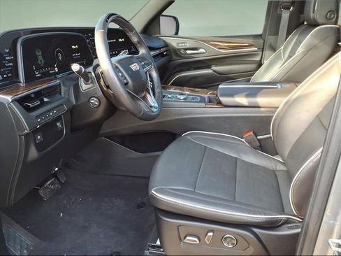 Used 2023 Cadillac Escalade Premium Luxury image 11