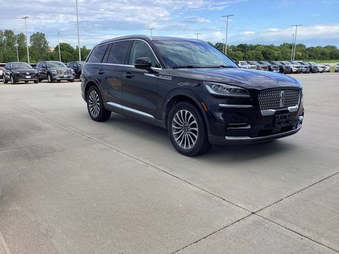 Used 2023 Lincoln Aviator AWD w/ Premium Package image 2