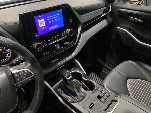 Used 2024 Toyota Highlander XSE FWD image 8
