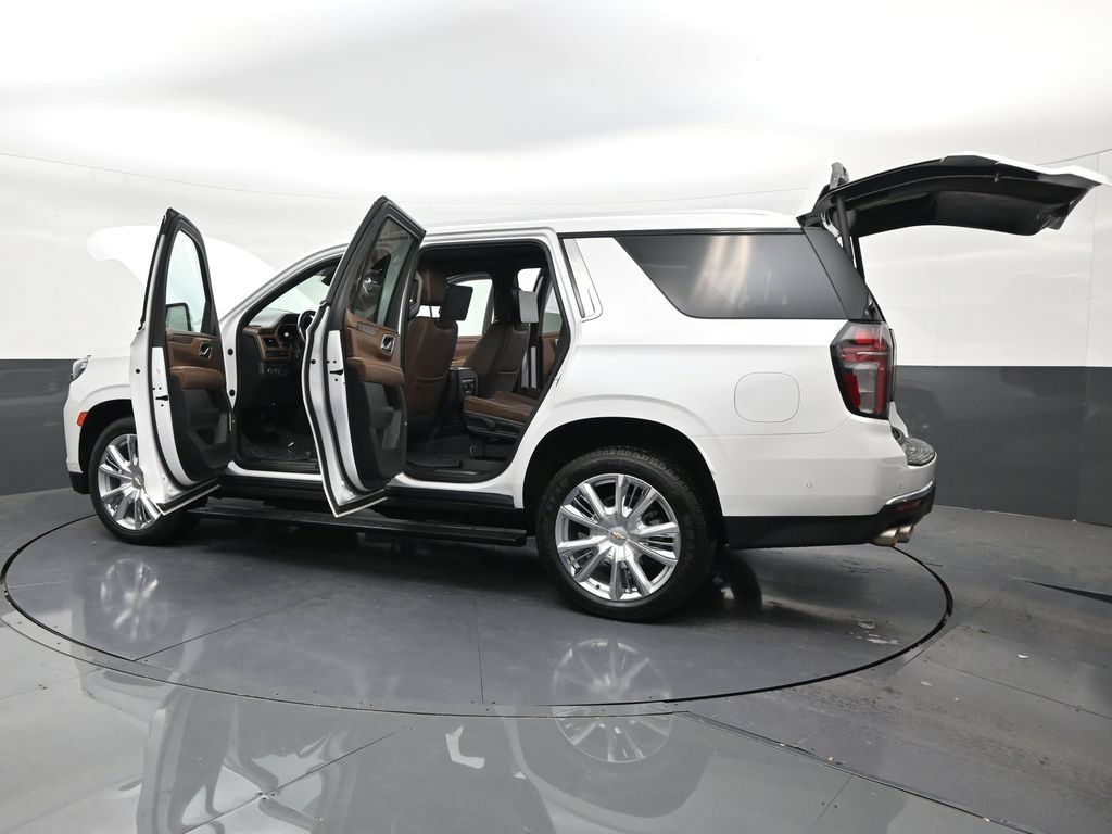Used 2023 Chevrolet Tahoe High Country w/ Advanced Technology Package RWD image 31