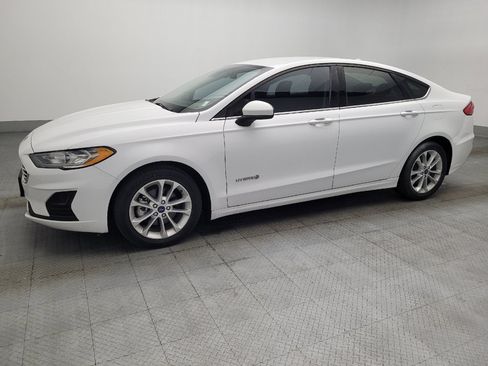 Used 2019 Ford Fusion SE FWD image 2