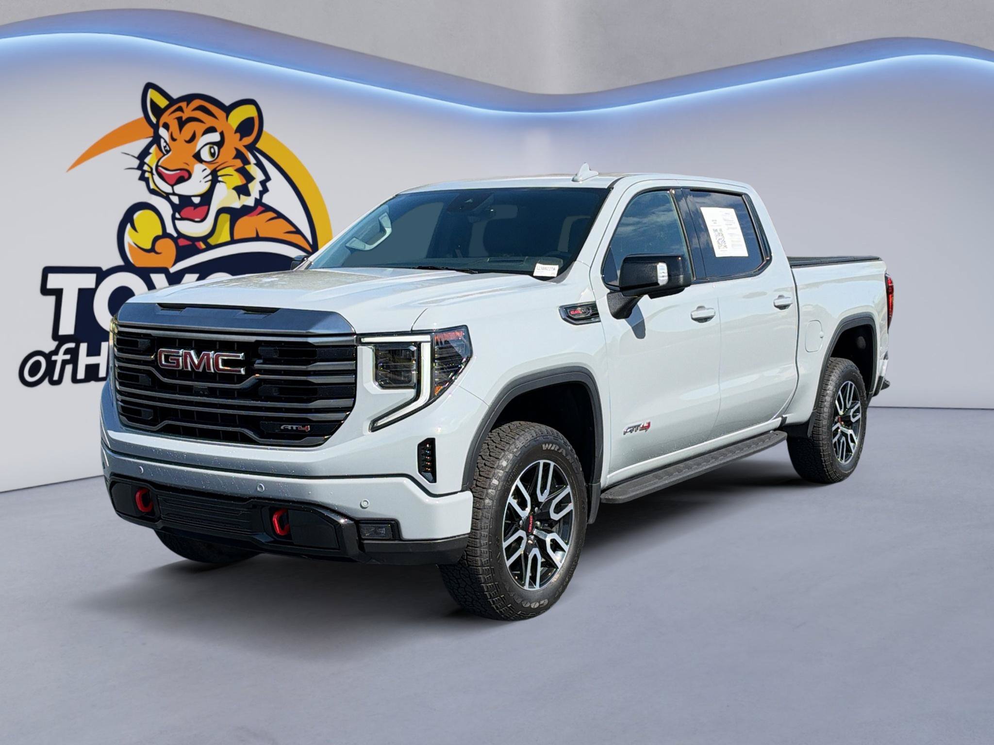 Used 2024 GMC Sierra 1500 AT4 w/ Technology Package AWD/4WD image 1