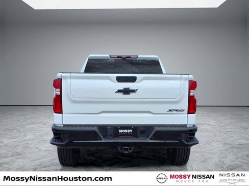 Used 2023 Chevrolet Silverado 1500 ZR2 w/ Technology Package AWD/4WD image 6