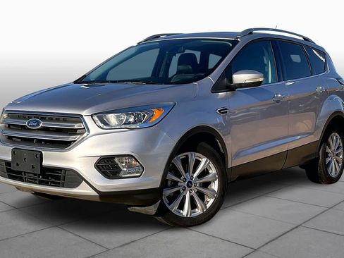 Used 2017 Ford Escape Titanium image 3