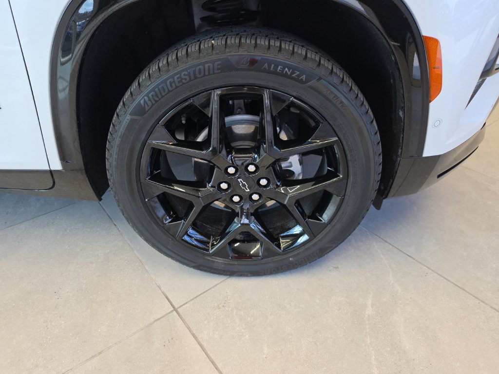 Used 2025 Chevrolet Traverse RS w/ LPO, Floor Liner Package FWD image 70