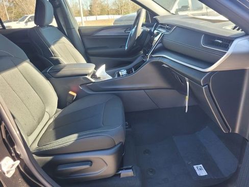 New 2025 Jeep Grand Cherokee Laredo w/ MOPAR Finishing Package RWD image 14