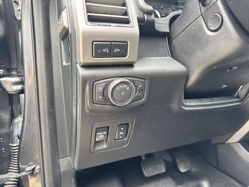 Used 2018 Ford F150 Platinum w/ Equipment Group 701A Luxury AWD/4WD image 20