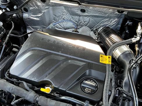 Used 2025 Chevrolet Trax RS FWD image 29