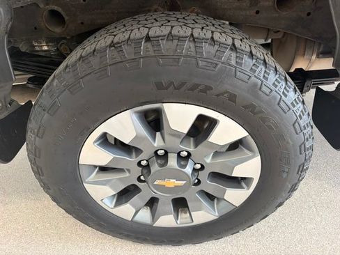Used 2023 Chevrolet Silverado 2500 Custom w/ Custom Value Package AWD/4WD image 7