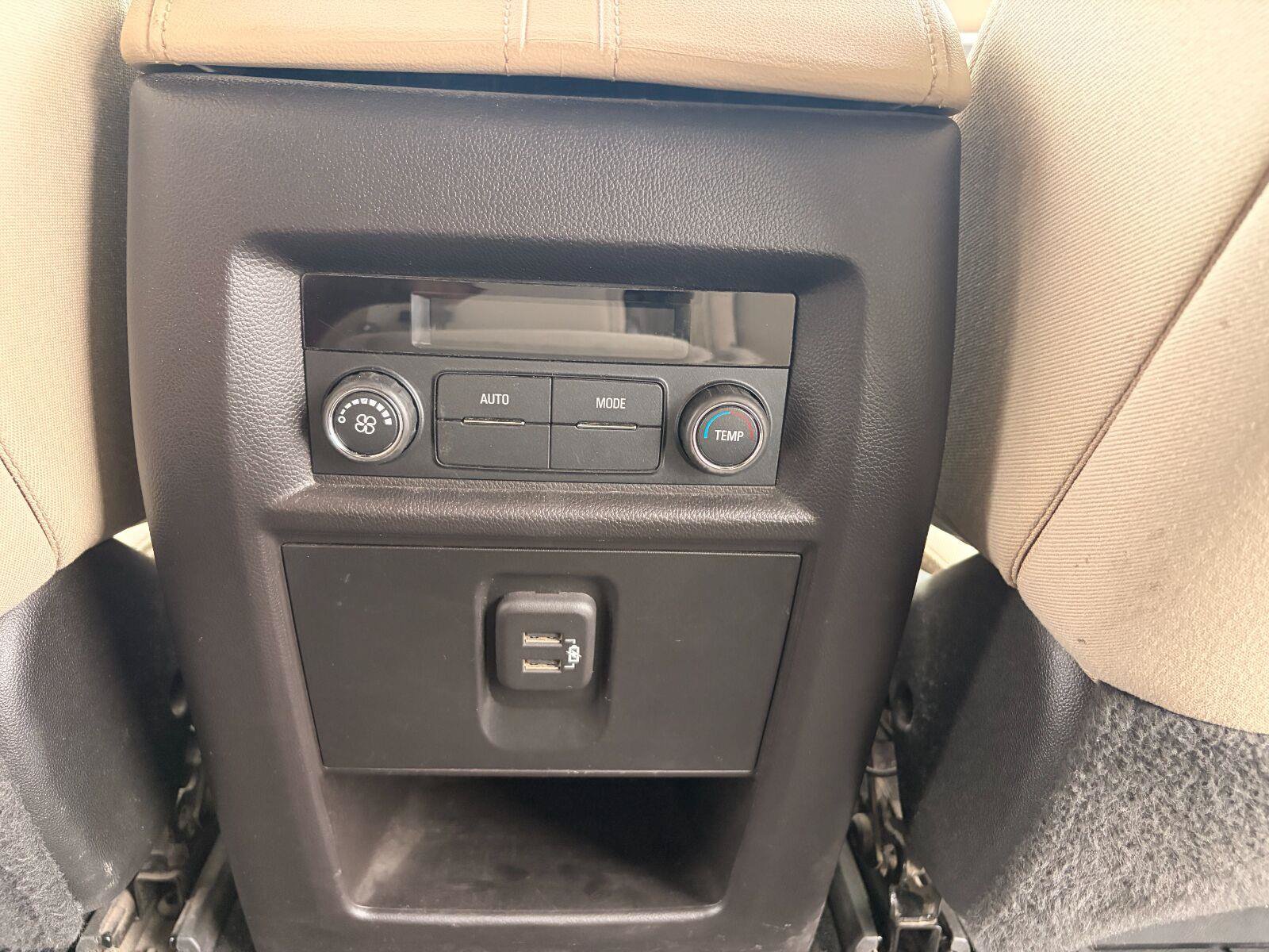 Used 2022 Chevrolet Traverse LS FWD image 32