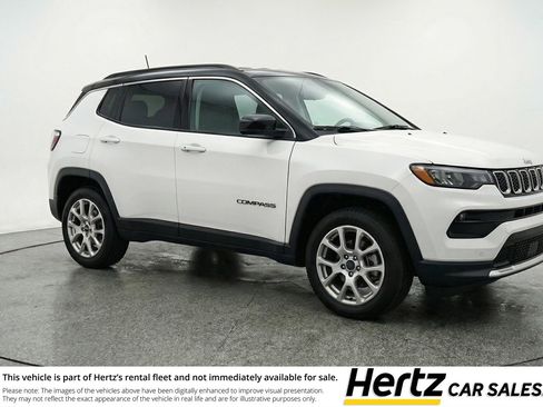Used 2025 Jeep Compass Limited image 1