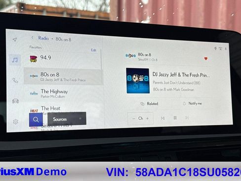 Used 2025 Lexus ES 300h w/ Premium Package image 29