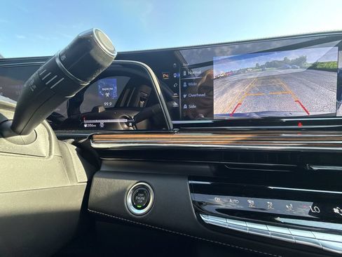 Certified 2024 Cadillac Escalade Premium Luxury AWD/4WD image 23
