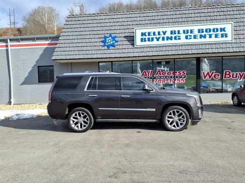 Used 2017 Cadillac Escalade Platinum image 1