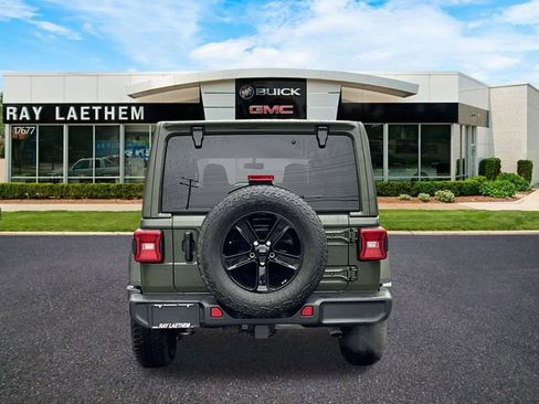 Used 2022 Jeep Wrangler Unlimited Sahara image 4