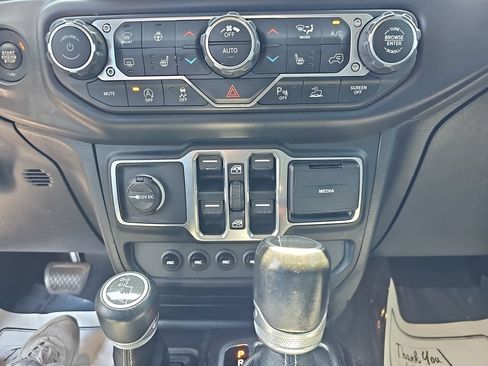 Used 2020 Jeep Gladiator Overland AWD/4WD image 26