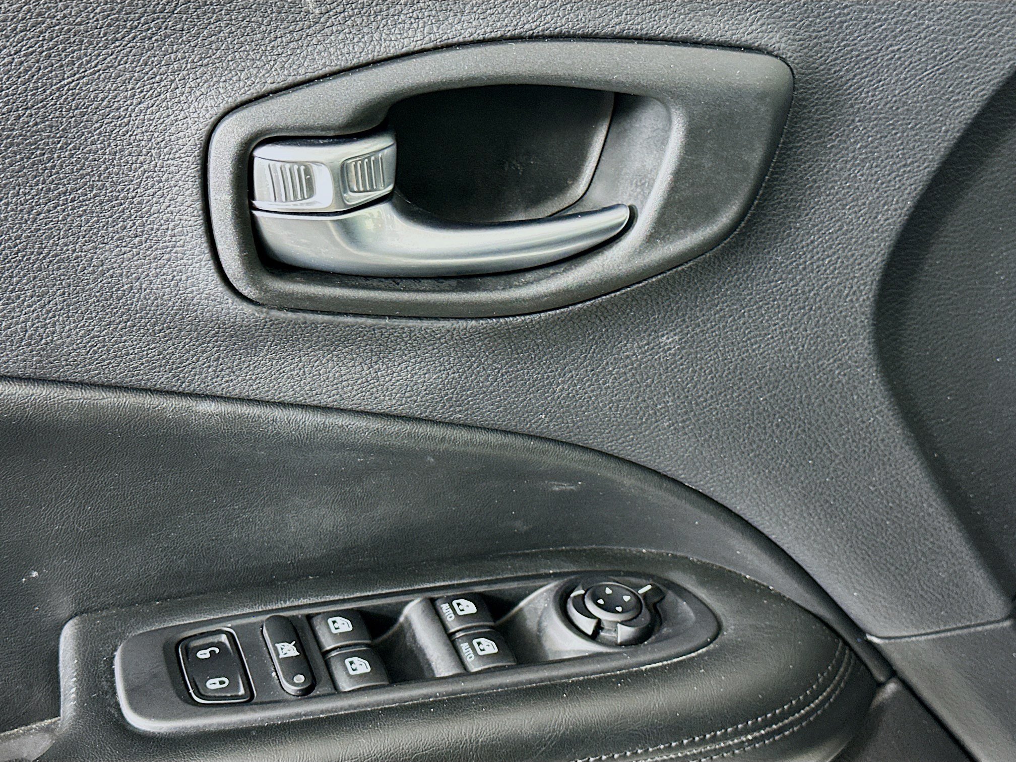 Used 2020 Jeep Compass Latitude FWD image 15