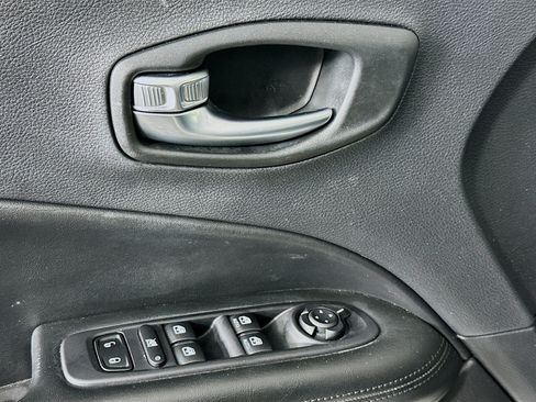 Used 2020 Jeep Compass Latitude FWD image 15