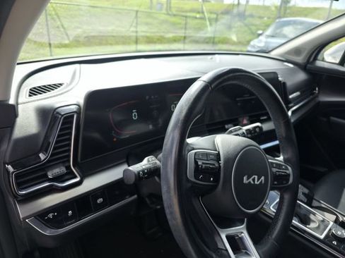 Used 2023 Kia Sportage EX image 11