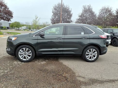 Used 2024 Ford Edge Titanium AWD/4WD image 2