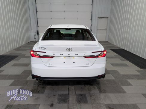 Used 2026 Toyota Camry SE image 3